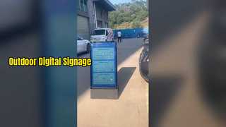 Exibições de sinalização digital do reprodutor de publicidade LCD com bateria portátil de 43 polegadas para loja de varejo IP65 Outdo