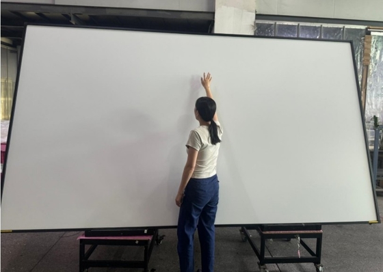 Facilitar as escolhas do usuário quadro branco digital interativo com forte compatibilidade do sistema e design de aparência bonita