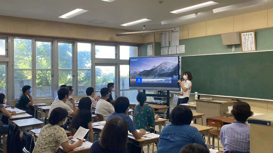iBoard Factory Recordable 75-inch Recordable & Sharable Smart Greenboard - O último quadro negro interativo para a educação moderna