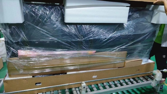 Experimente a resolução 4K Ultra HD com o nosso painel interativo de 75 polegadas que pesa aproximadamente 100 libras.