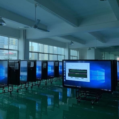 Temperatura de trabalho de 0°C-40°C Painel plano interativo em preto ou metálico com tamanhos de ecrã interativos
