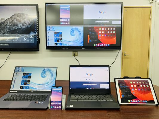 Atualização do sistema feito simples e interativo com tela plana com toque infravermelho e atualização remota através da rede Internet