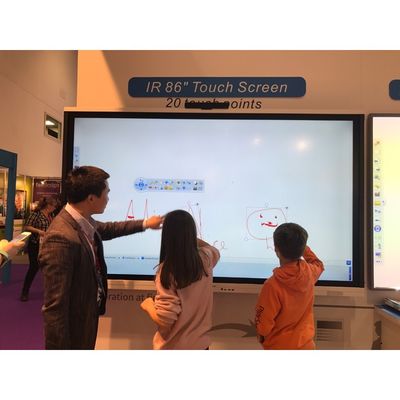 Experimente o poder do monitor interativo de tela sensível ao toque de 2 mm de precisão 15W * 2 ou 20W * 2 alto-falantes e projeção de tela sem fio