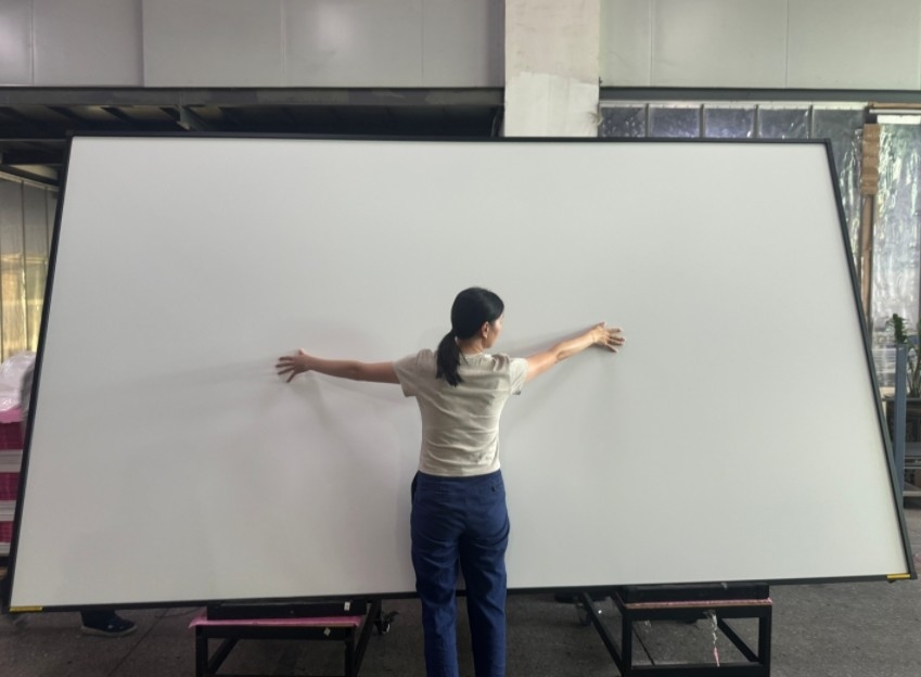 Facilitar as escolhas do usuário quadro branco digital interativo com forte compatibilidade do sistema e design de aparência bonita