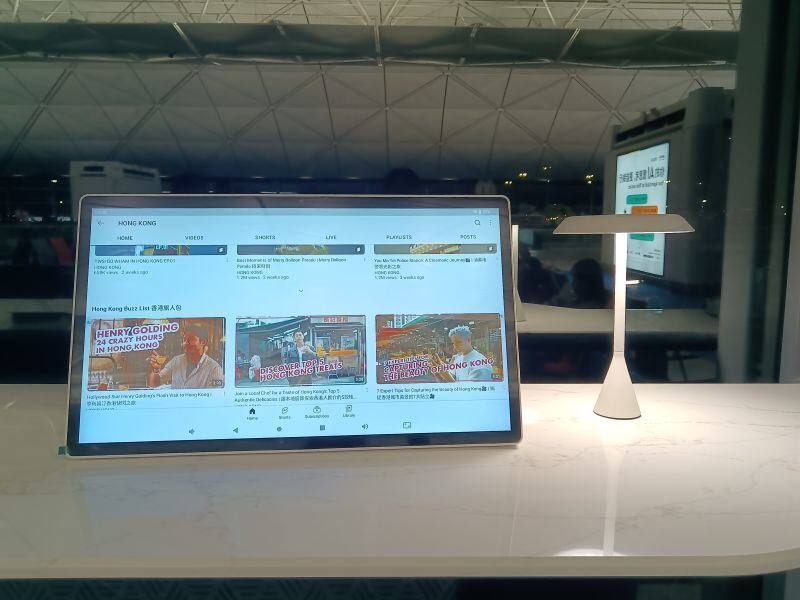 24.5 polegadas 8GB de RAM Vídeo móvel Reunião Monitor táctil Display Desktop E piso de pé