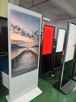 Monitorização e análise de campanhas de publicidade digital Monitorização de publicidade digital com rastreamento em tempo real e tipo de instalação de parede ou piso